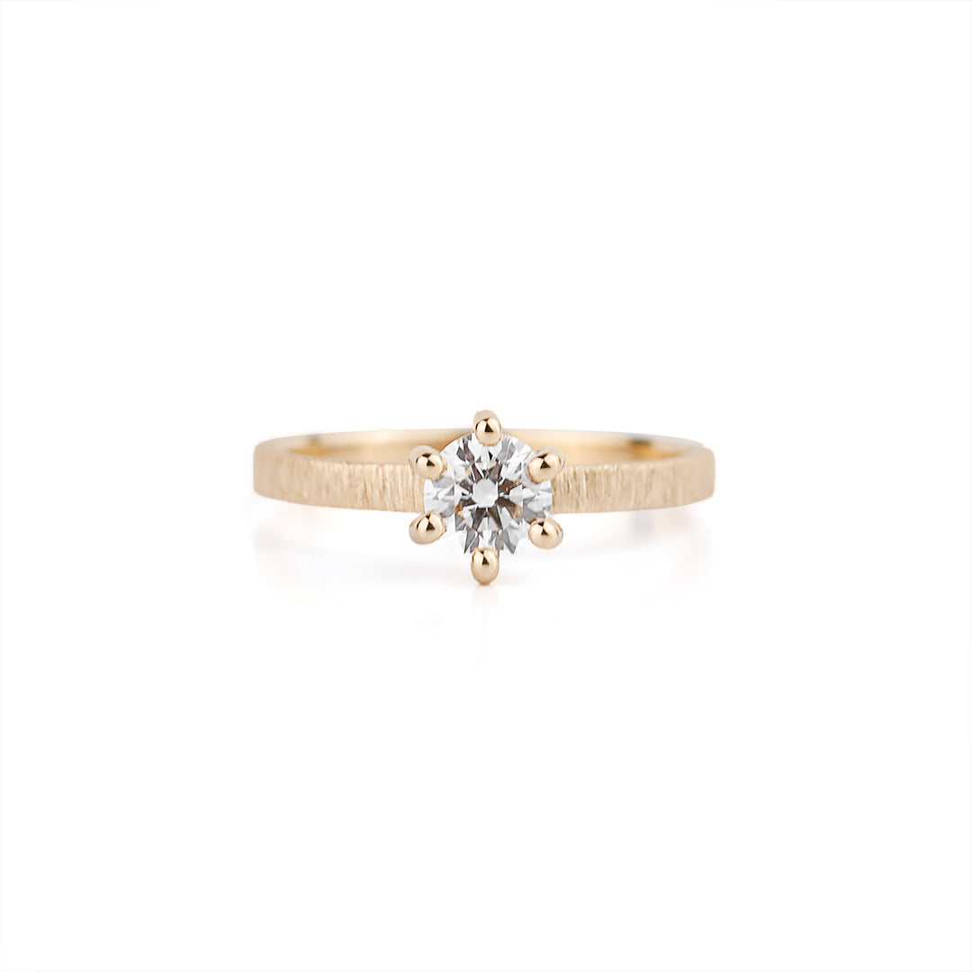 Verlovingsring in geelgoud ice matte afwerking 0,50ct