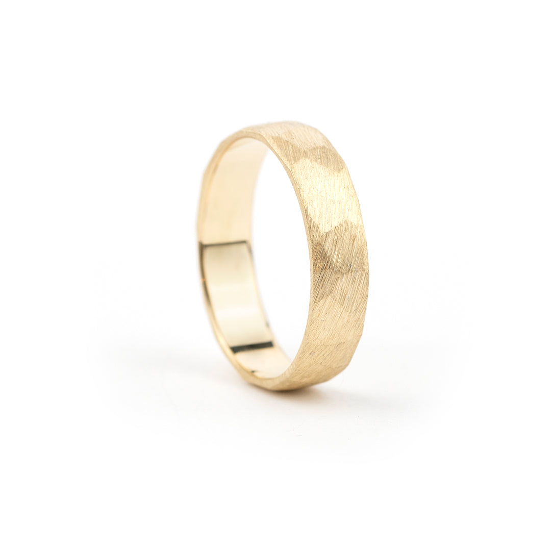 Trouwring in geelgoud, 5mm breed, Rock