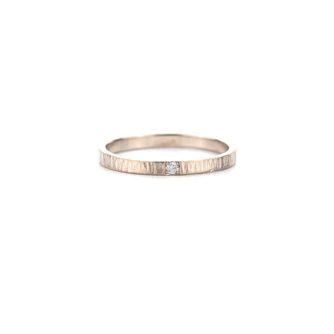 Trouwring met diamant – subtiel detail, elegant vakmanschap