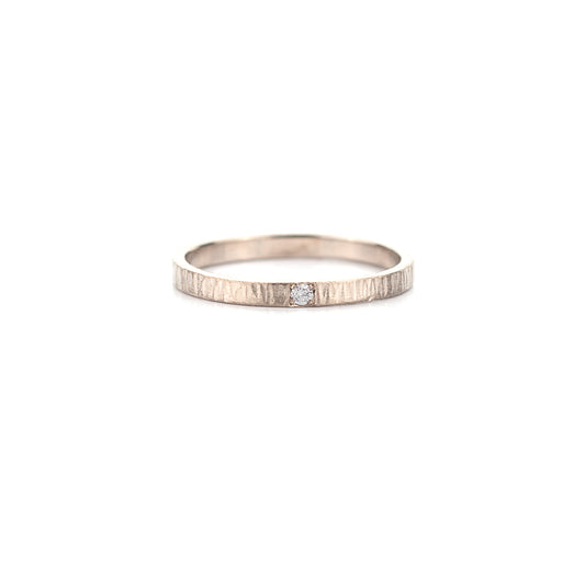 Trouwring met diamant – subtiel detail, elegant vakmanschap