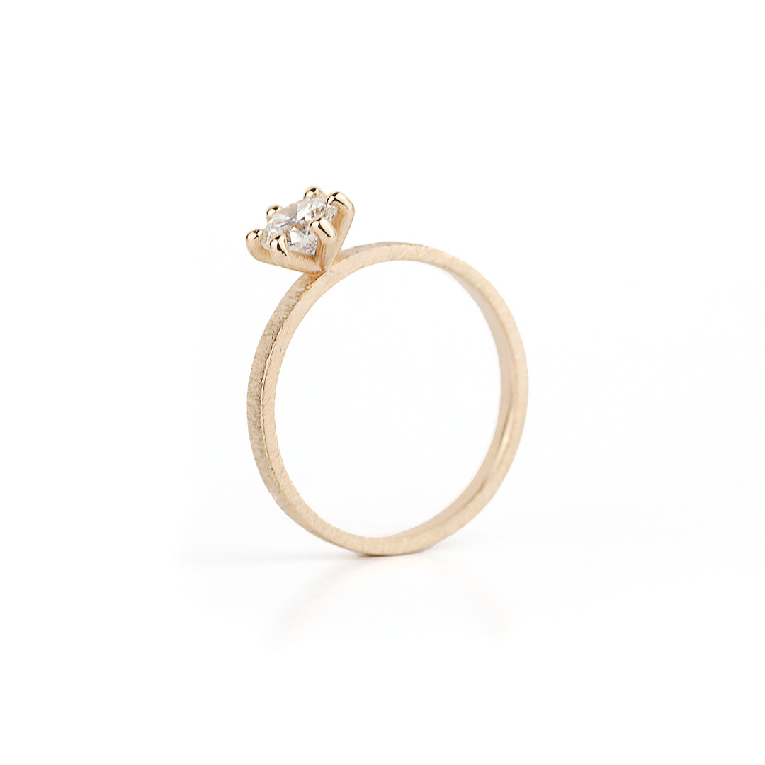 Verlovingsring in geelgoud ice matte afwerking 0,50ct
