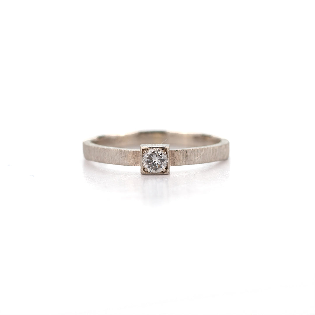 Verlovingsring in witgoud, matte afwerking, diamant 0.20ct