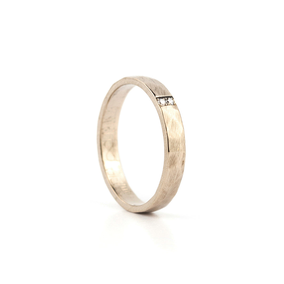 Trouwring met diamant – subtiel detail, elegant vakmanschap