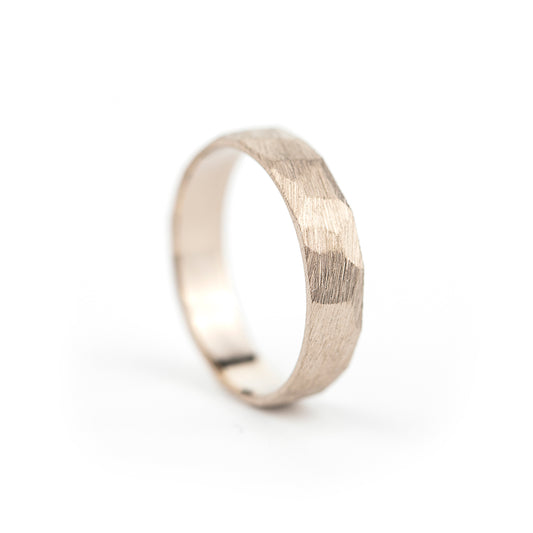 Trouwring in witgoud, model Rock, 5mm breed