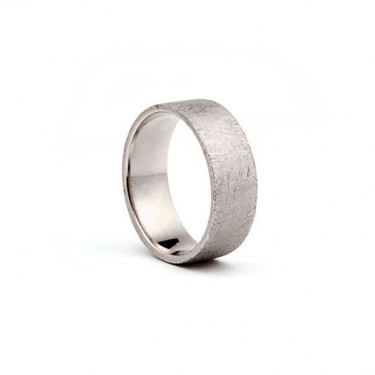 Trouwring in witgoud, ice matt, 7mm breed